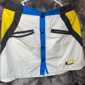 Women’s Nike wind breaker skirt Size M